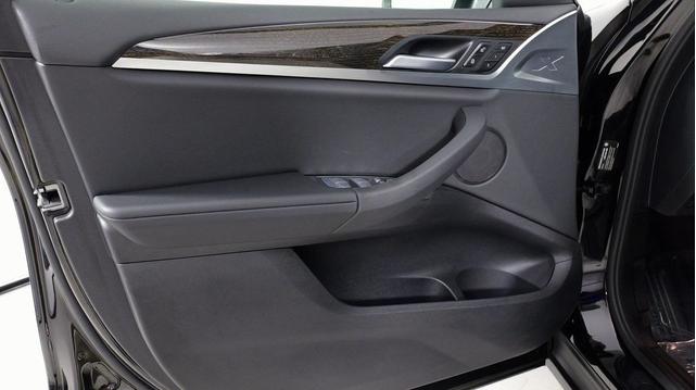 Photo of 2022 Jet Black BMW X4