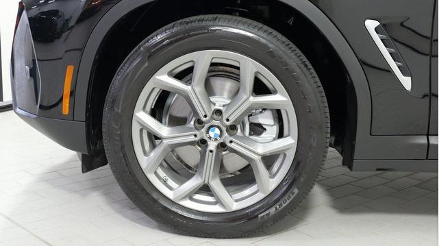 Photo of 2022 Jet Black BMW X4