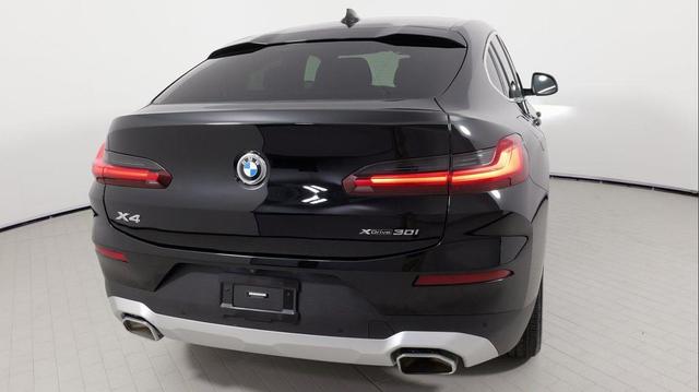 Photo of 2022 Jet Black BMW X4