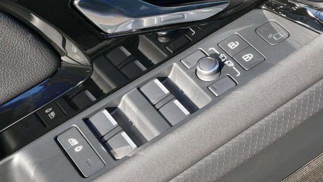 Photo of 2022 Eiger Grey Metallic Land Rover Range Rover Evoque