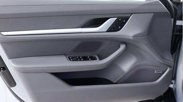 Photo of 2022 Dolomite Silver Metallic Porsche Taycan