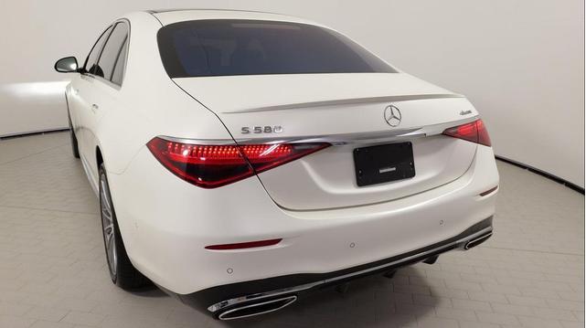 Photo of 2022 MANUFAKTUR Cashmere White Magno Mercedes-Benz S-Class