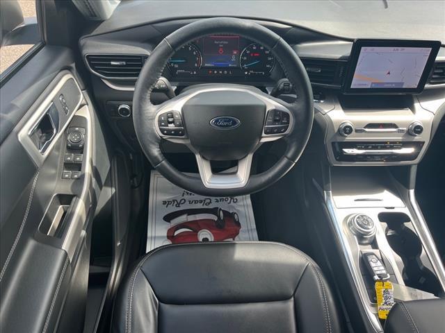 Photo of 2022 STAR WHITE MET TRI-COAT Ford Explorer