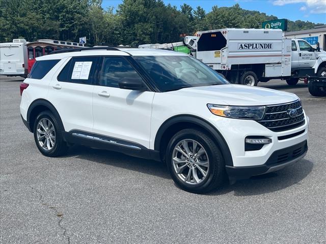 Photo of 2022 STAR WHITE MET TRI-COAT Ford Explorer