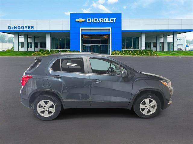 Photo of 2022 Shadow Gray Metallic Chevrolet Trax