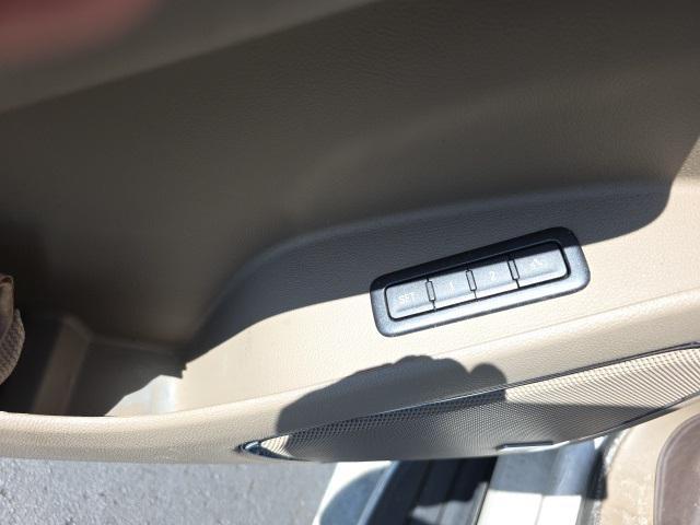 Photo of 2018 White Frost Tricoat GMC Yukon XL
