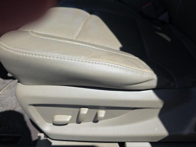 Photo of 2018 White Frost Tricoat GMC Yukon XL