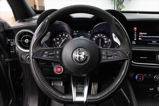 Photo of 2018 Vesuvio Gray Metallic Alfa Romeo Stelvio
