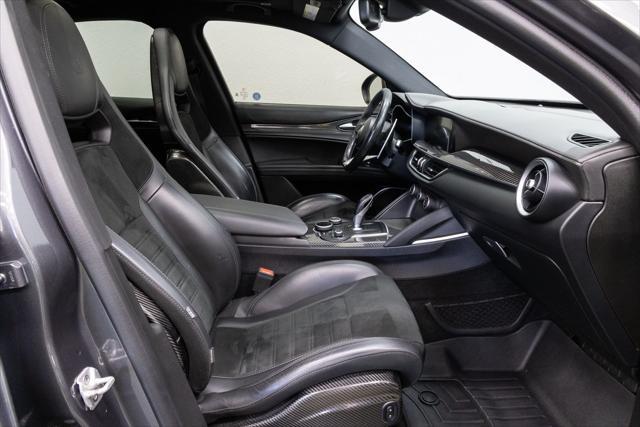Photo of 2018 Vesuvio Gray Metallic Alfa Romeo Stelvio