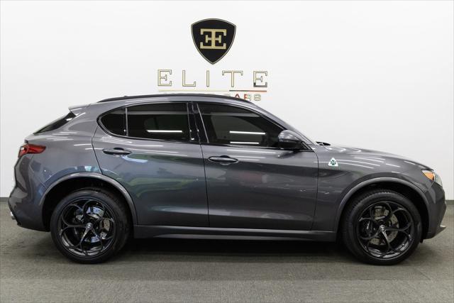 Photo of 2018 Vesuvio Gray Metallic Alfa Romeo Stelvio