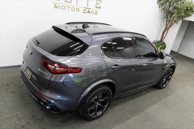 Photo of 2018 Vesuvio Gray Metallic Alfa Romeo Stelvio