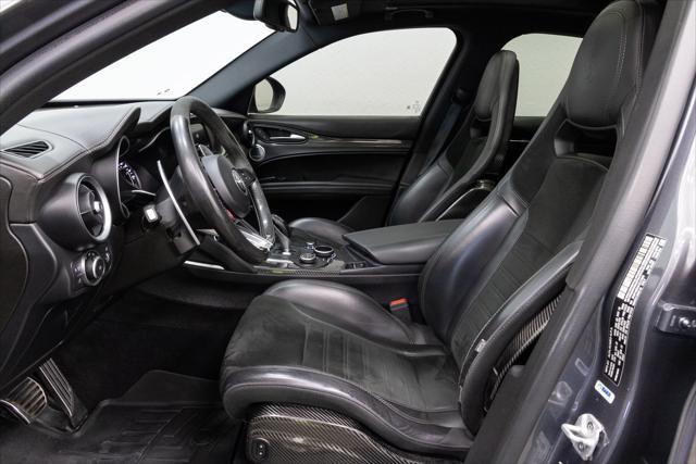 Photo of 2018 Vesuvio Gray Metallic Alfa Romeo Stelvio