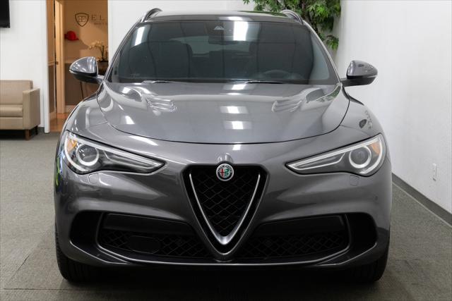 Photo of 2018 Vesuvio Gray Metallic Alfa Romeo Stelvio