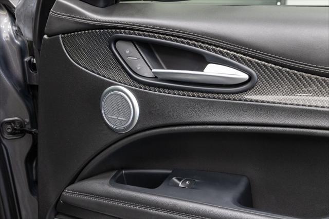 Photo of 2018 Vesuvio Gray Metallic Alfa Romeo Stelvio