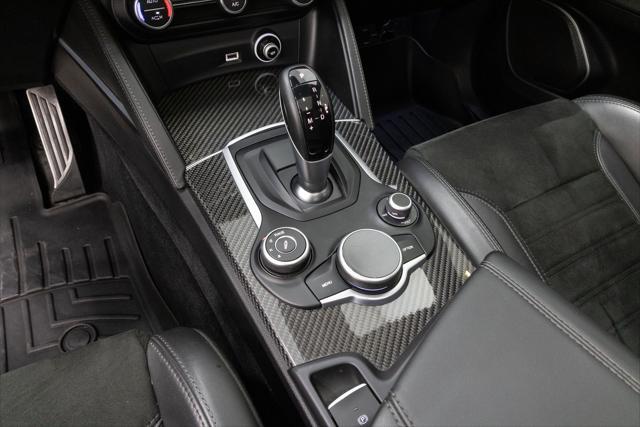 Photo of 2018 Vesuvio Gray Metallic Alfa Romeo Stelvio