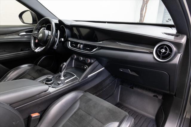 Photo of 2018 Vesuvio Gray Metallic Alfa Romeo Stelvio