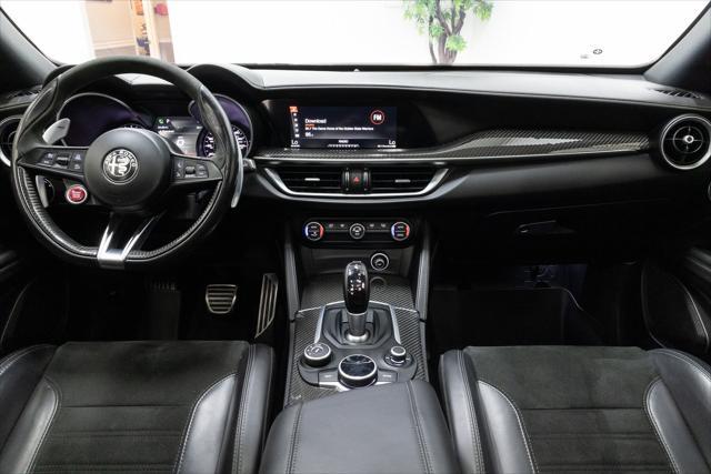 Photo of 2018 Vesuvio Gray Metallic Alfa Romeo Stelvio