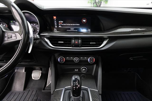 Photo of 2018 Vesuvio Gray Metallic Alfa Romeo Stelvio