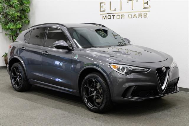 Photo of 2018 Vesuvio Gray Metallic Alfa Romeo Stelvio