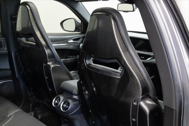 Photo of 2018 Vesuvio Gray Metallic Alfa Romeo Stelvio