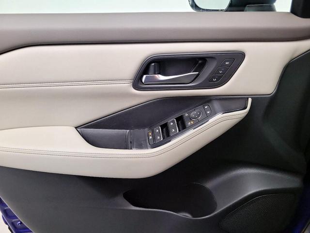 Photo of 2023 Blue Nissan Rogue