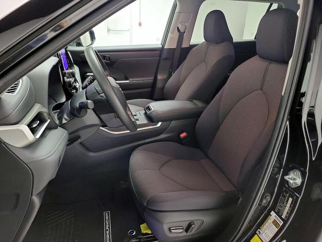 Photo of 2023 Black Toyota Highlander