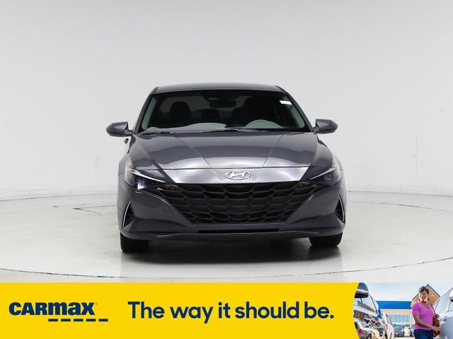 Photo of 2023 Gray Hyundai ELANTRA