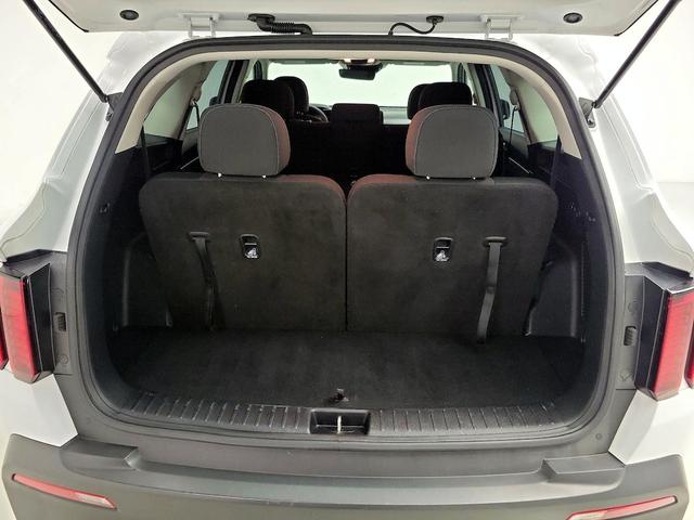 Photo of 2023 White Kia Sorento