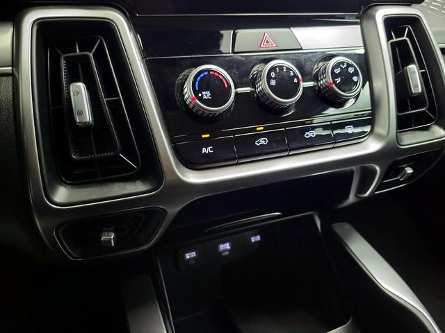 Photo of 2023 White Kia Sorento