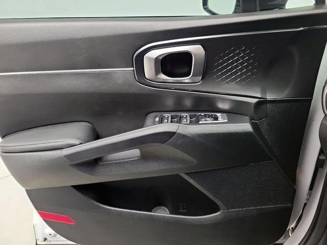 Photo of 2023 White Kia Sorento