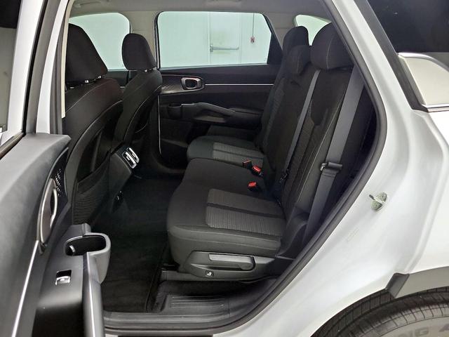 Photo of 2023 White Kia Sorento