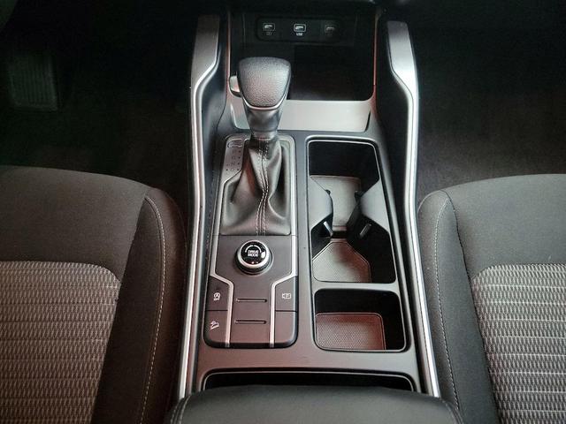 Photo of 2023 White Kia Sorento