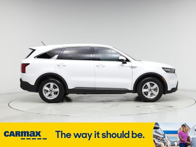 Photo of 2023 White Kia Sorento