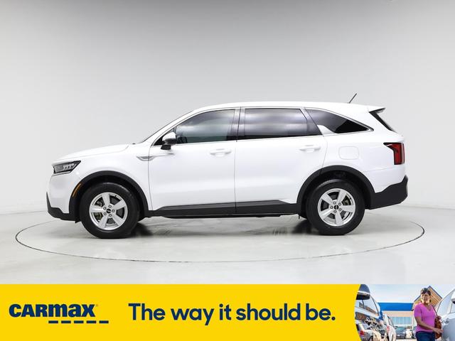 Photo of 2023 White Kia Sorento