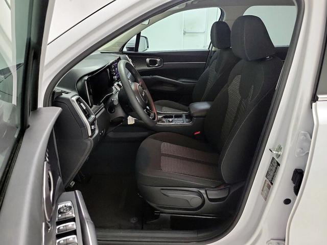 Photo of 2023 White Kia Sorento