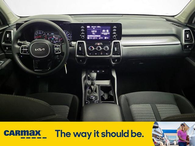 Photo of 2023 White Kia Sorento