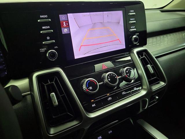 Photo of 2023 White Kia Sorento