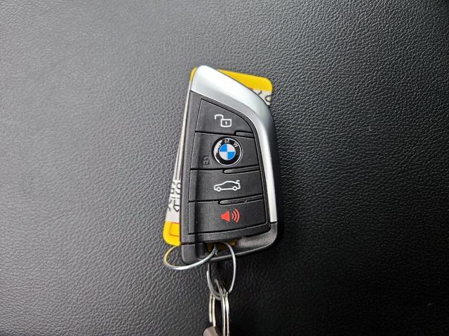 Photo of 2023 White BMW X3
