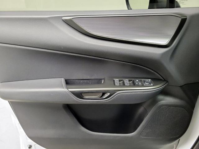 Photo of 2022 White Lexus NX 350