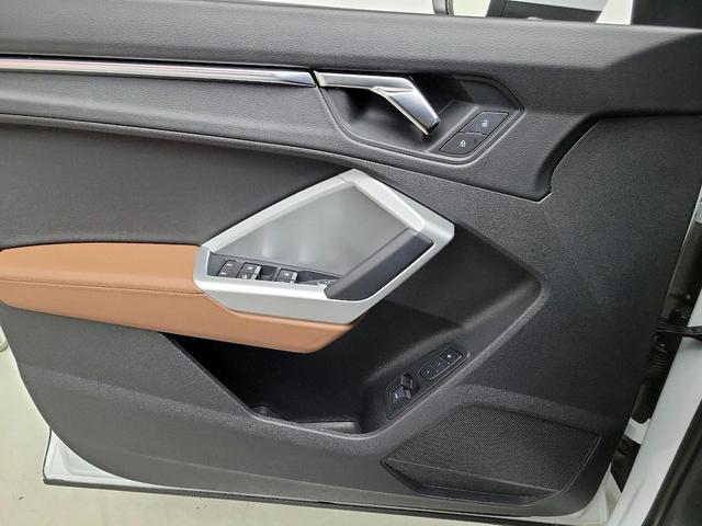 Photo of 2022 White Audi Q3