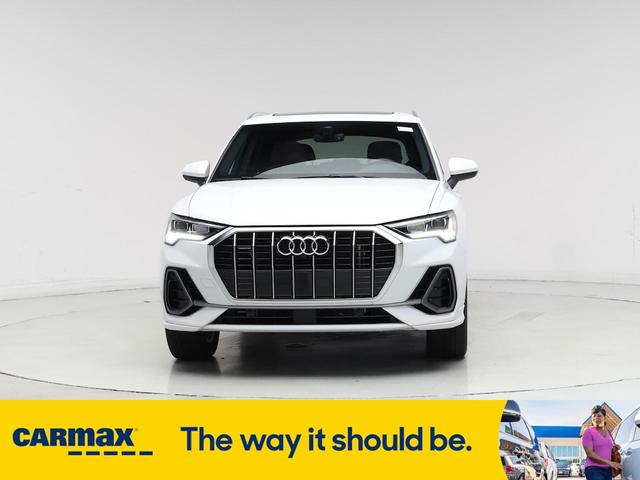Photo of 2022 White Audi Q3