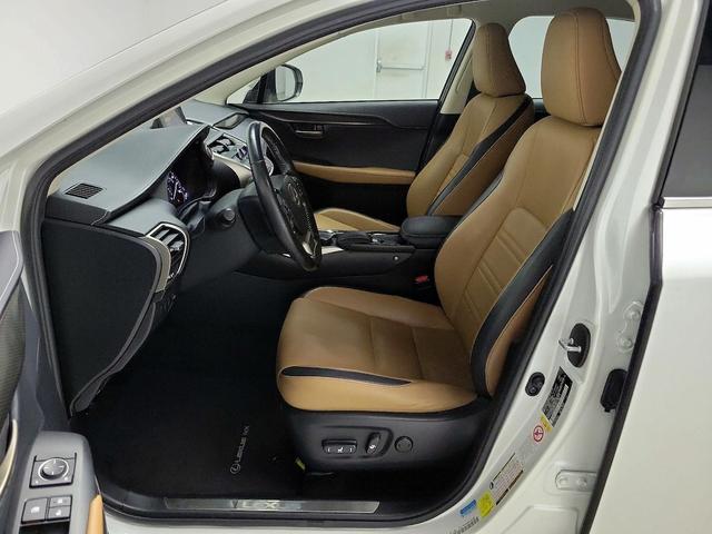 Photo of 2017 White Lexus NX 200t