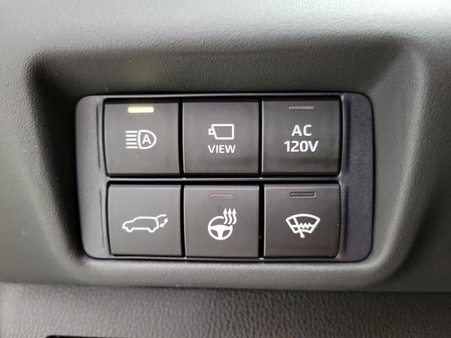 Photo of 2021 White Toyota Highlander Hybrid