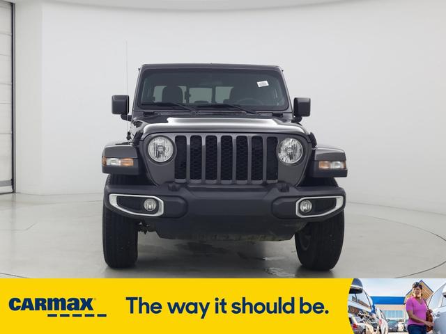 Photo of 2023 Gray Jeep Gladiator
