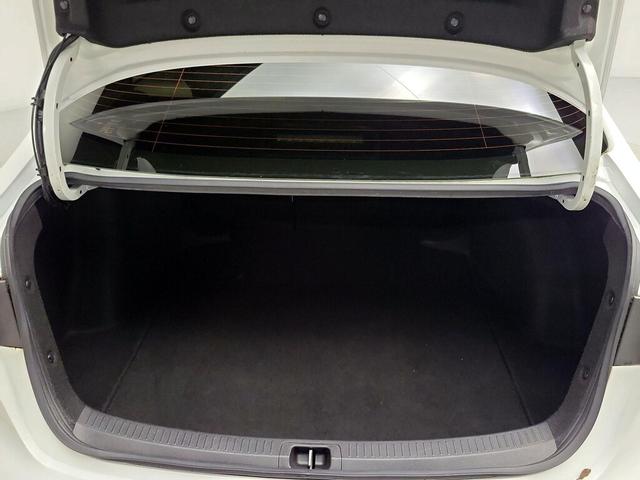 Photo of 2020 White Toyota Corolla