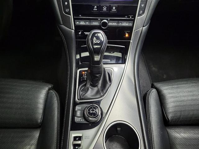 Photo of 2020 White INFINITI Q50