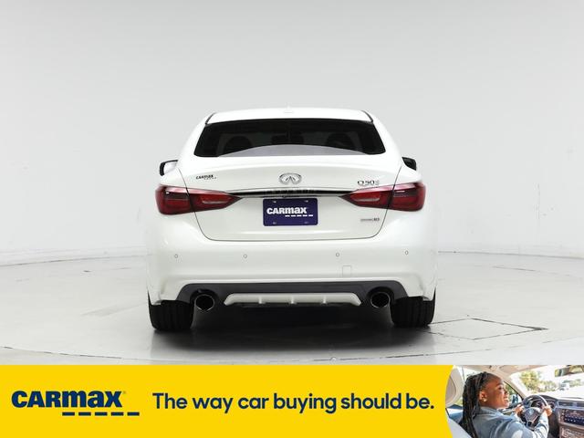 Photo of 2020 White INFINITI Q50
