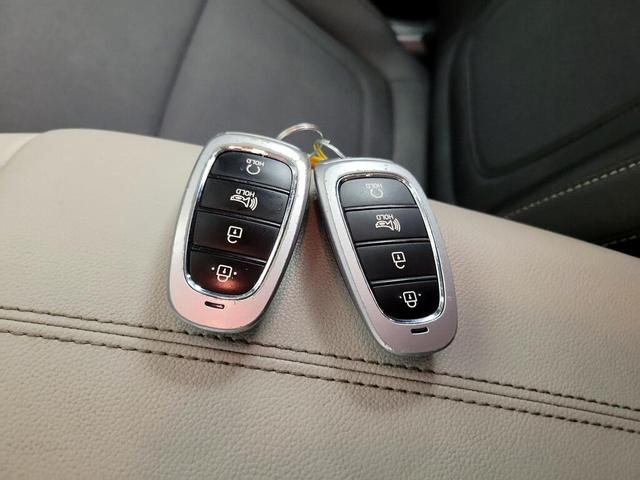 Photo of 2022 Gray Hyundai TUCSON
