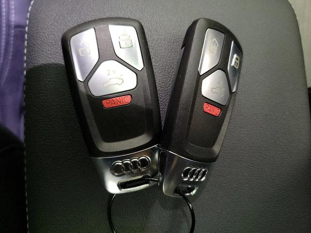 Photo of 2021 Gray Audi A4