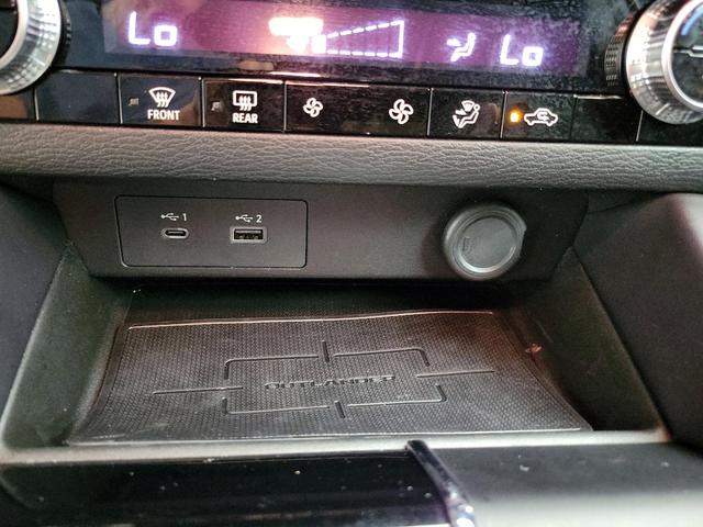 Photo of 2023 White Mitsubishi Outlander